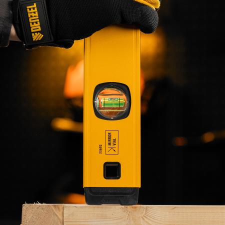 Уровень алюминиевый DENZEL магнит., фрезерованный, 3 глазка (1 зеркал.), 0,5 мм/м, 800 мм