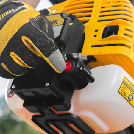 Триммер бензиновый DENZEL DT-52E, 52 см3, неразъемная штанга, электростартер, состоит из 2 частей