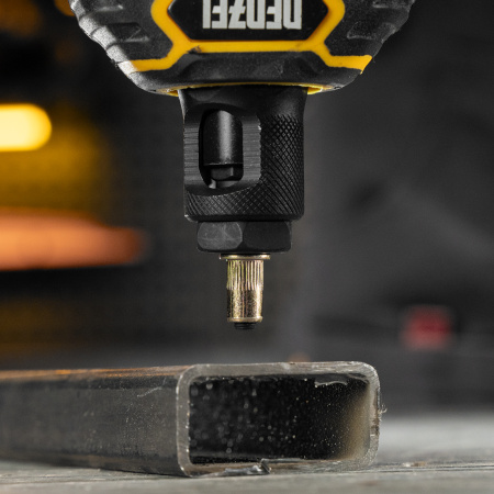 Заклепки резьбовые DENZEL стальные, оцинкованные, М5, пластиковый кейс, 100 шт.