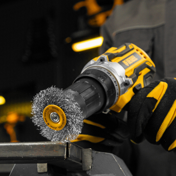 Щетка для дрели DENZEL, 50 мм, Плоская, со шпилькой, нержавеющая витая проволока