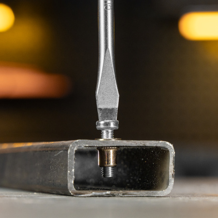 Заклепки резьбовые DENZEL стальные, оцинкованные, М5, пластиковый кейс, 100 шт.