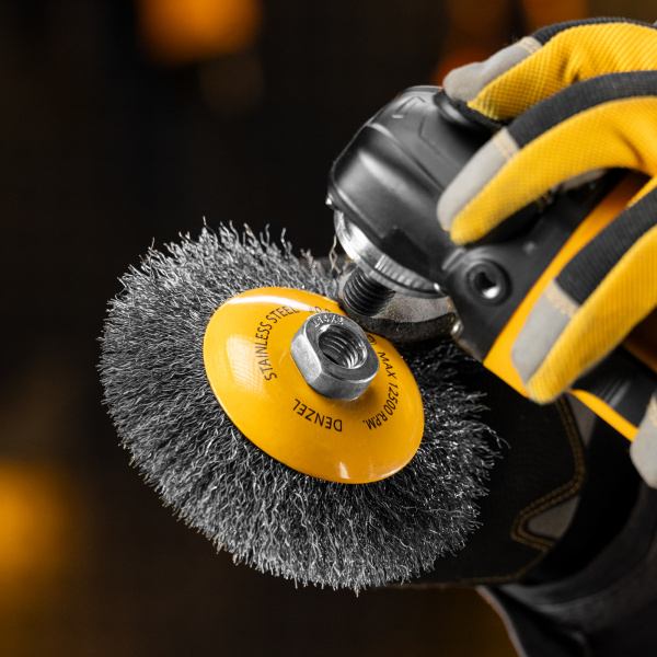 Щетка для УШМ DENZEL 746163, 125 мм, «тарелка», витая нержавеющая проволока 0.3 мм, М14