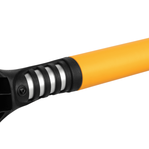 Щетка-сметка для снега со скребком DENZEL 600 мм Щетка-сметка для снега со скребком DENZEL 600 мм