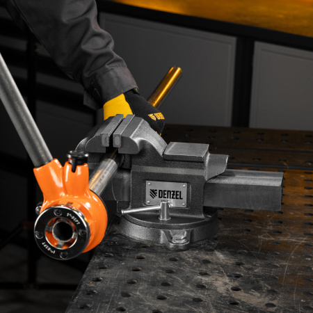 Тиски слесарные DENZEL BVH-125, 125 мм, поворотные, стальная направляющая, с наковальней