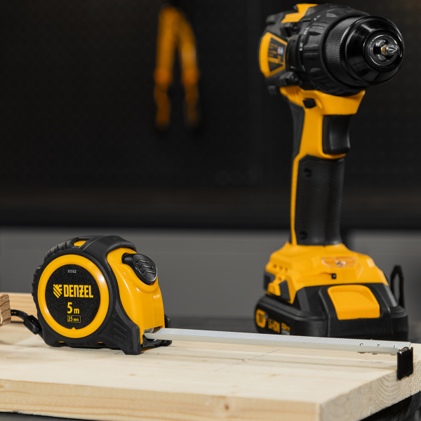 Рулетка DENZEL 5м х 25мм, обрезиненный корпус, автоматическая фиксация
