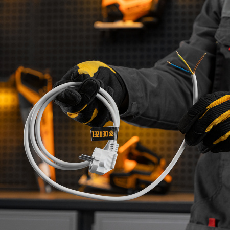 Шнур сетевой Energy Series DENZEL, ПВС, 1,5 м, 3 x 1 мм, с неразборной вилкой, белый