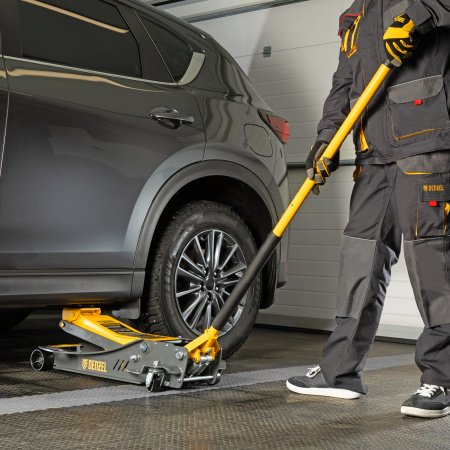 Домкрат гидравлический подкатной DENZEL 3,8 т, 110-580 мм, быстрый подъем, низкий подхват, проф.