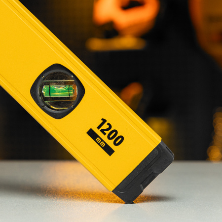 Уровень алюминиевый DENZEL магнит., фрезерованный, 3 глазка (1 зеркал.), 0,5 мм/м, 1200 мм