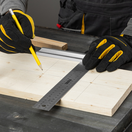 Угольник DENZEL 32397 300 мм, нержавеющая сталь, градуировка, алюминиевое основание