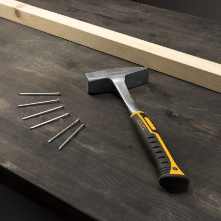 Молоток слесарный DENZEL 800 г, цельнометаллический, двухкомпонентная рукоятка