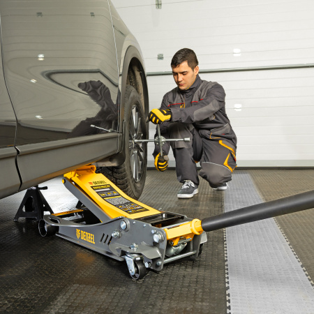 Домкрат гидравлический подкатной DENZEL 3,8 т, 110-580 мм, быстрый подъем, низкий подхват, проф.