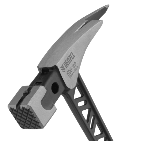 Молоток кровельщика DENZEL 600 г, цельнокованый, боек с магнитом, двухкомп. обрезин. рук-ка