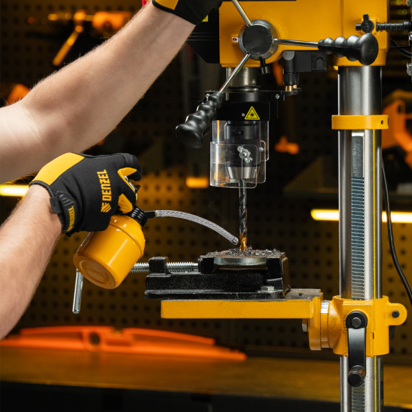 Масленка-нагнетатель DENZEL, металлический корпус, 0,3 л, гибкий наконечник