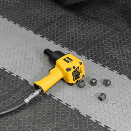 Пневмогайковерт ударный DENZEL IW860+набор головок, 1/2, 7000 об/мин, 868 Нм