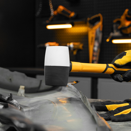 Киянка резиновая DENZEL 680 г, черно-белая, фибергласовая рукоятка c TPR покрытием