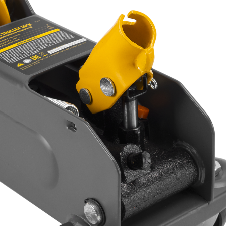 Домкрат гидравлический подкатной DENZEL 2 т, 135-385 мм, в пласт. кейсе