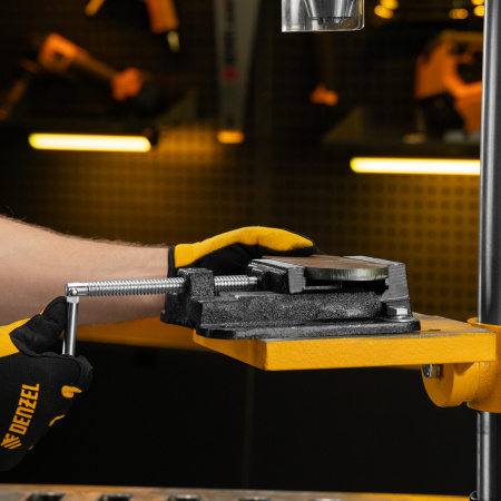 Станок сверлильный DENZEL DDM-550L, 550 Вт, 16 мм, 12 ск., лазер, настольный