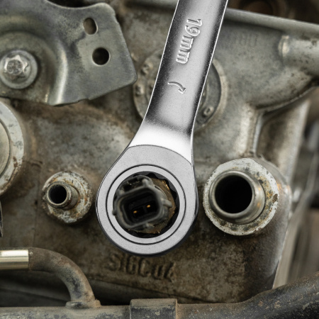 Ключ комбинированный трещоточный DENZEL, 19 мм, CrV, матовый хром