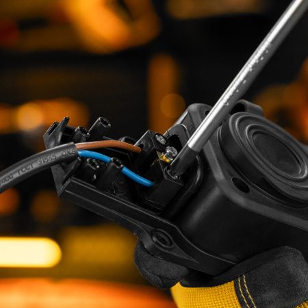 Шнур сетевой Energy Series DENZEL, ПВС, 1,5 м, 2 x 1 мм, с неразборной вилкой, черный