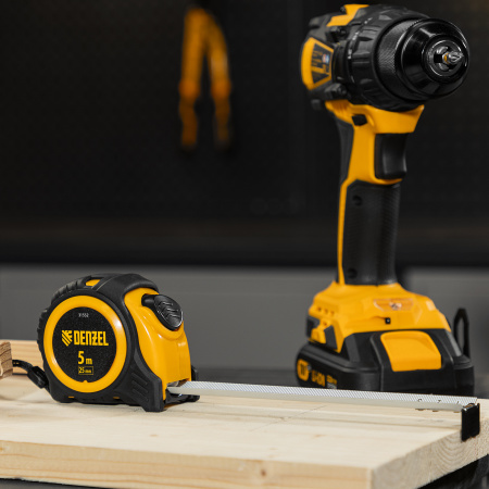Рулетка DENZEL 5м х 25мм, обрезиненный корпус, автоматическая фиксация