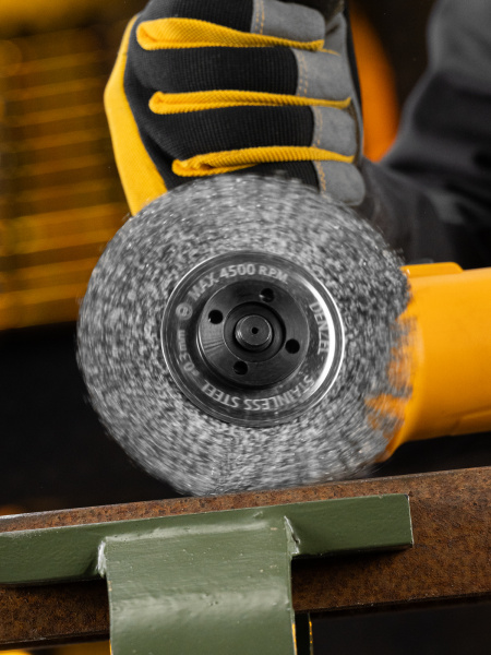 Щетка для УШМ DENZEL 746563, 125 мм, «плоская», витая нержавеющая проволока 0.3 мм, посадка 22.2 мм