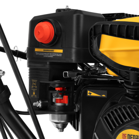 Гибридная снегоуборочная машина DENZEL с функц. подметания SWB-800, 212 сс, руч. старт, 2 насадки