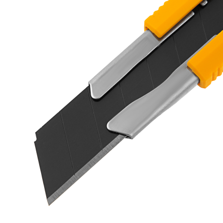 Нож DENZEL 18 мм, сменное лезвие, SK4, метал. направляющая, клипса, нажимной фиксатор