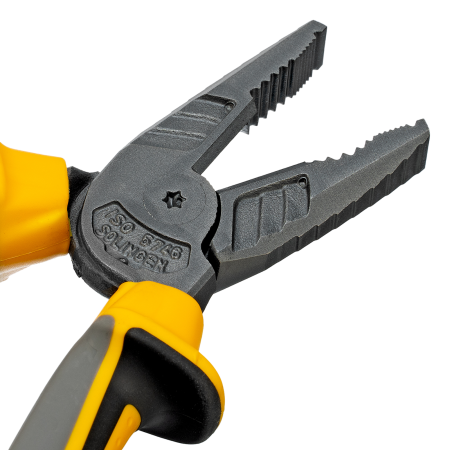 Плоскогубцы комбинированные DENZEL 180 мм, трехкомпонентные рукоятки Плоскогубцы комбинированные DENZEL 180 мм, трехкомпонентные рукоятки