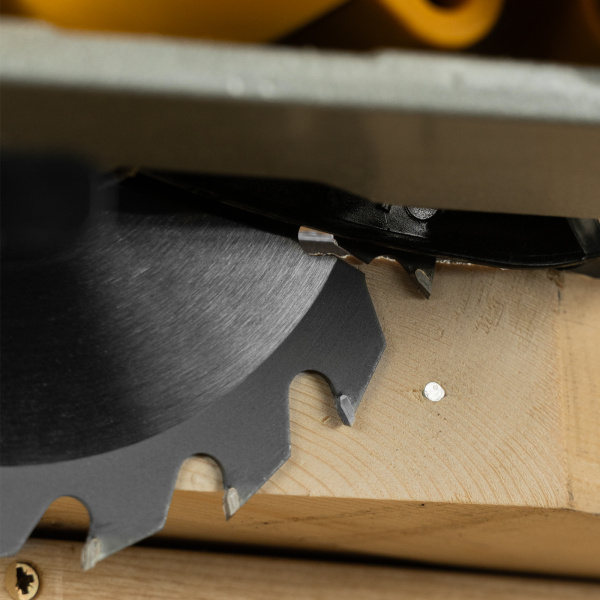 Пильный диск по дереву DENZEL с гвоздями, ф165 х 20 мм, 20 зубов