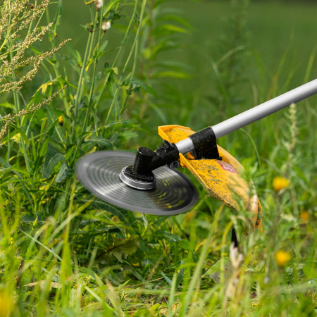 Триммер бензиновый DENZEL DT-43E, 43 см3, неразъемная штанга, электростартер, состоит из 2 частей