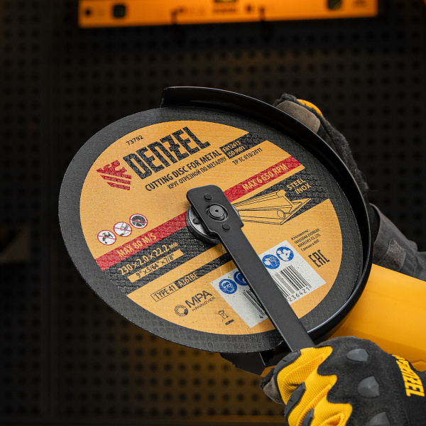 Круг отрезной по металлу DENZEL 73792, 230 x 2 x 22.2 мм