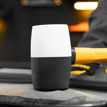 Киянка резиновая DENZEL 680 г, черно-белая, фибергласовая рукоятка c TPR покрытием