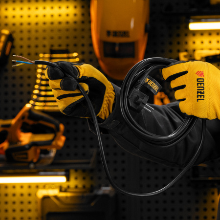 Шнур сетевой Energy Series DENZEL, ПВС, 3 м, 3 x 1,5 мм, с неразборной вилкой, черный