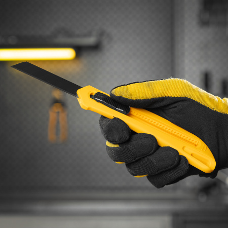 Нож DENZEL 18 мм, сменное лезвие, SK4, облегченный корпус, нажимной фиксатор