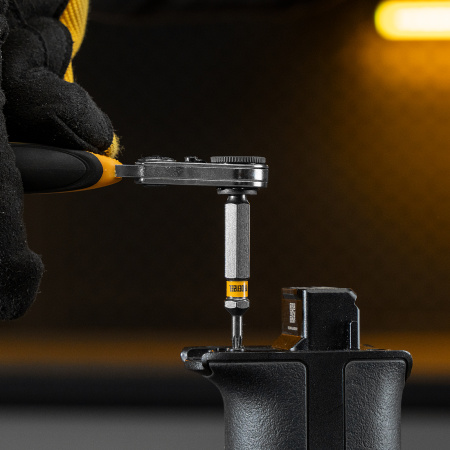 Ключ-трещотка DENZEL для бит 1/4", 52 зуба, CrMo, адаптер для торцевых головок