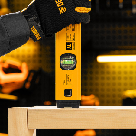 Уровень алюминиевый DENZEL магнит., фрезерованный, 3 глазка (1 зеркал.), 0,5 мм/м, 400 мм