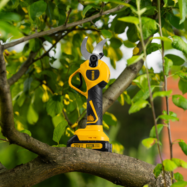 Секатор аккумуляторный, бесщет. DENZEL, CP-30BL, Li-Ion, 20 В, лезвия SK5