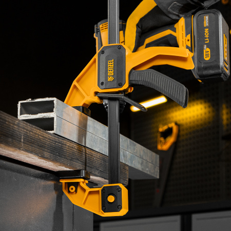 Струбцина DENZEL F-образная, быстрозажимная, 450 х 80 мм, усиленный нейлоновый корпус