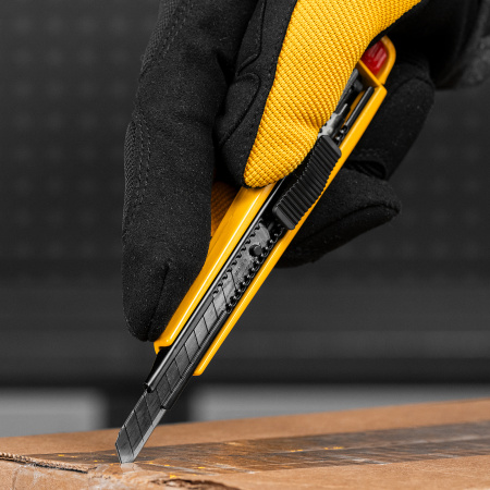 Нож DENZEL 9 мм, сменное лезвие, SK4, алюминиевый корпус, торцевой зажим