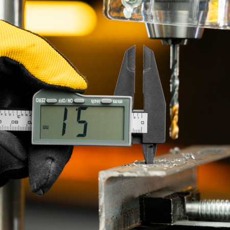 Штангенциркуль DENZEL пластиковый, 150 мм, электронный, большой дисплей, с глубиномером