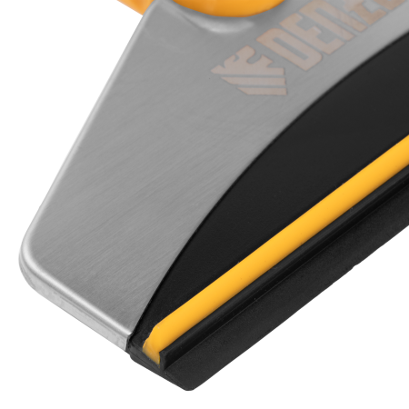 Скребок для удаления льда с водосгоном, усиленный, удлиненный Denzel