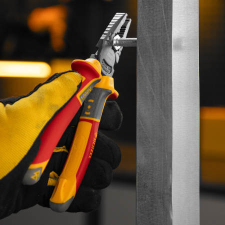 Плоскогубцы комбинированные DENZEL диэлектрические трехкомпонентные рукоятки до 1000 В, 180 мм