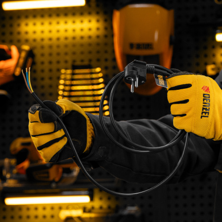 Шнур сетевой Energy Series DENZEL, ПВС, 1,5 м, 3 x 1,5 мм, с неразборной вилкой, черный