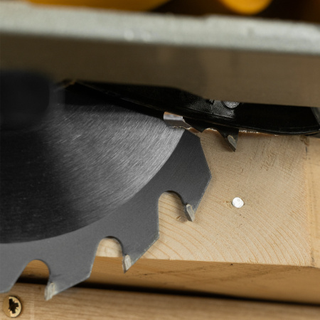 Пильный диск по дереву DENZEL с гвоздями, ф185 х 20 мм, 24 зубов