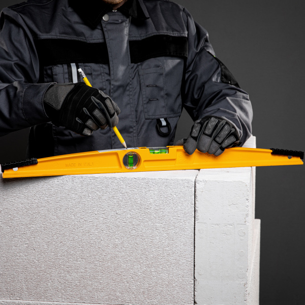 Литой уровень DENZEL 34935, 600 мм, 2 глазка, ударные площадки