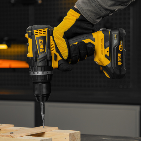 Дрель-шуруповерт аккумуляторная ударная бесщет DENZEL CIDB-IB-18-02, Li-Ion, 18 В, 2 акк.