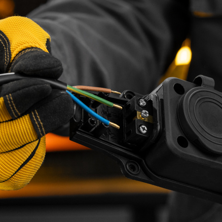 Шнур сетевой Energy Series DENZEL, ПВС, 1,5 м, 3 x 1,5 мм, с неразборной вилкой, черный