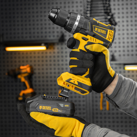 Дрель-шуруповерт аккумуляторная ударная бесщет DENZEL CIDB-IB-18-02, Li-Ion, 18 В, 2 акк.