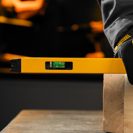 Уровень алюминиевый DENZEL магнит., фрезерованный, 3 глазка (1 зеркал.), 0,5 мм/м, 600 мм