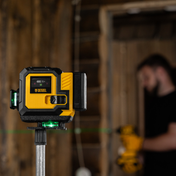 Лазерный уровень мультипризменный DENZEL DLV-360-3C, 30 м, зеленый луч, Li-Ion 2,4 Aч, кейс